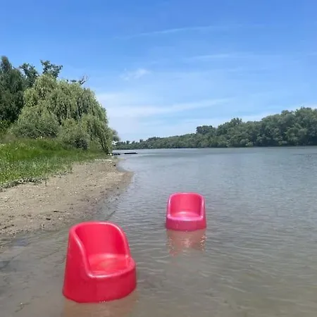 Danube Lupa Island Home-close To Budapest * Budakalász