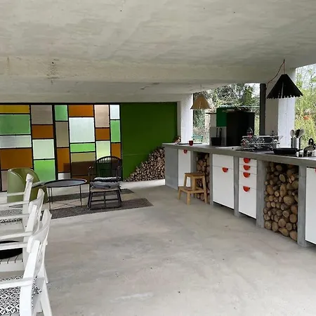Danube Lupa Island Home-close To Budapest *