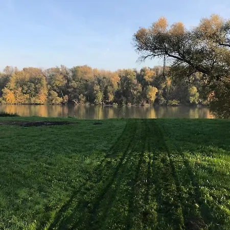 Holiday home Danube Lupa Island Home-close To Budapest *