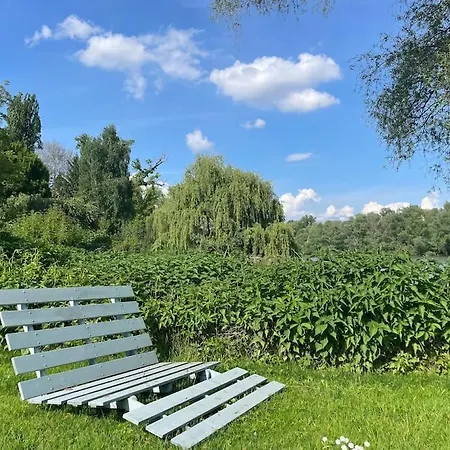 Danube Lupa Island Home-close To Budapest Holiday home *